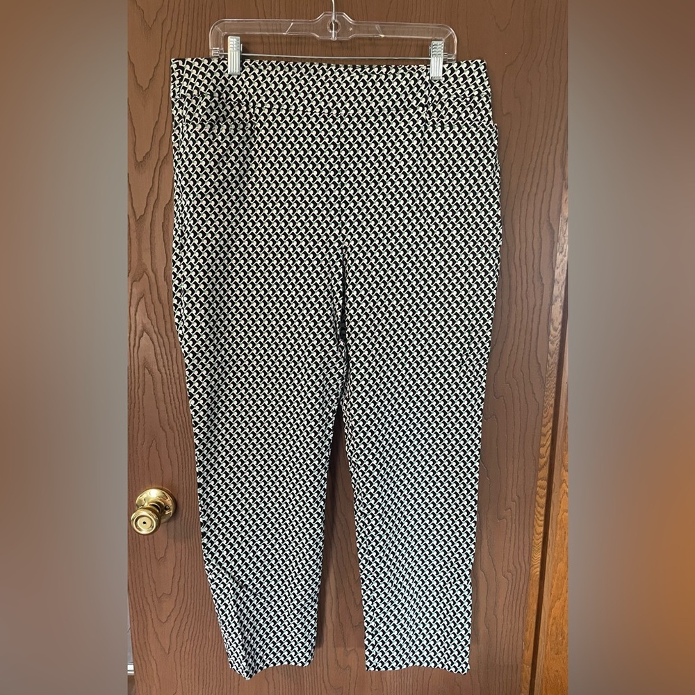 Chico's Brigitte printed pant, standard size 14, Chico's size 2.5